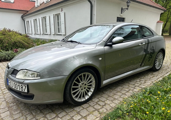 Alfa Romeo GT cena 10900 przebieg: 259000, rok produkcji 2004 z Kutno małe 596